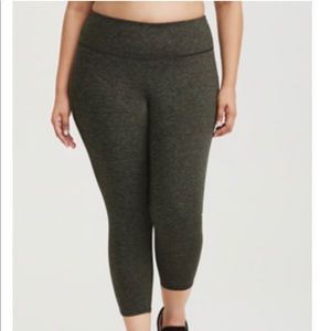 Torrid Active lattice calf Capri workout leggings